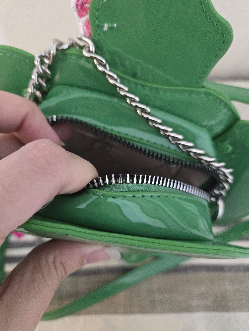 Betsey Johnson NWT Green Turtle Crossbody Bag with Gem Accents - Picture 11 of 11